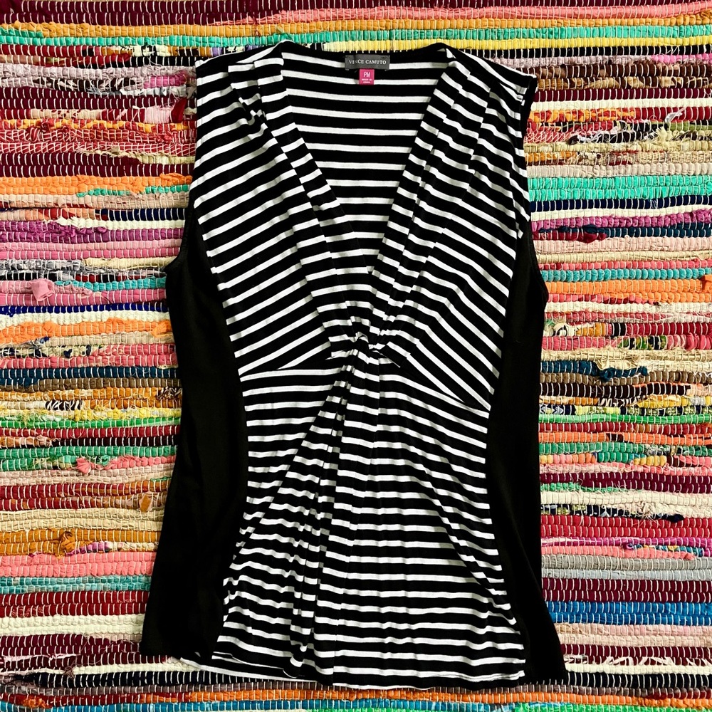 Vince Camuto ~ Black & white striped v-neck sleeveless jersey top